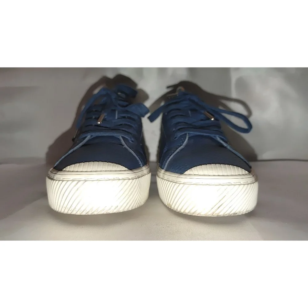 Cariuma OCA Pebbled Leather Sneaker in Marine Blue Size 8